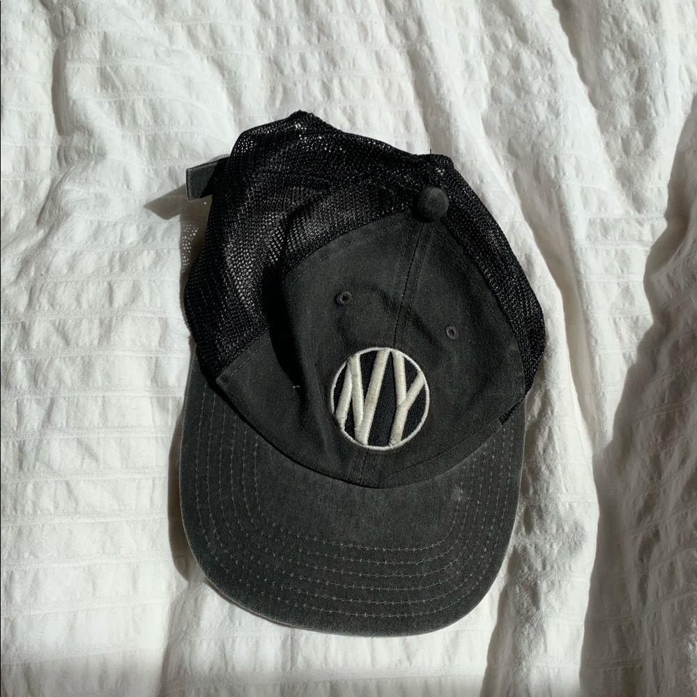 NY baseball hat - Picture 2 of 2